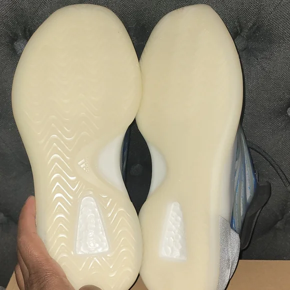 Yeezys qntm teal - Picture 3 of 3